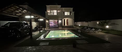 Infinity-Pool