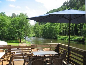 Outdoor dining - Beautiful waterfront house with heated indoor pool, sauna, terrace. (Stoumont)