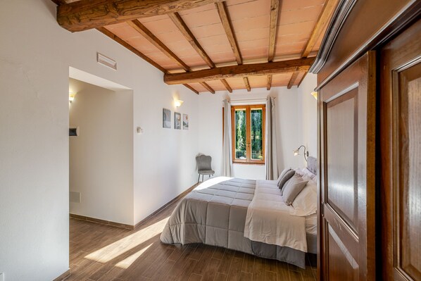 6 chambres, fer et planche à repasser, lit parapluie, Wi-Fi gratuit