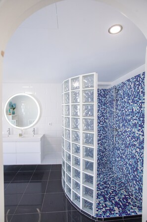 Shower, hair dryer, bidet, towels - PENTHOUSE 120m2, 200m from the beach, panoramic sea and village view (Morro Jable)