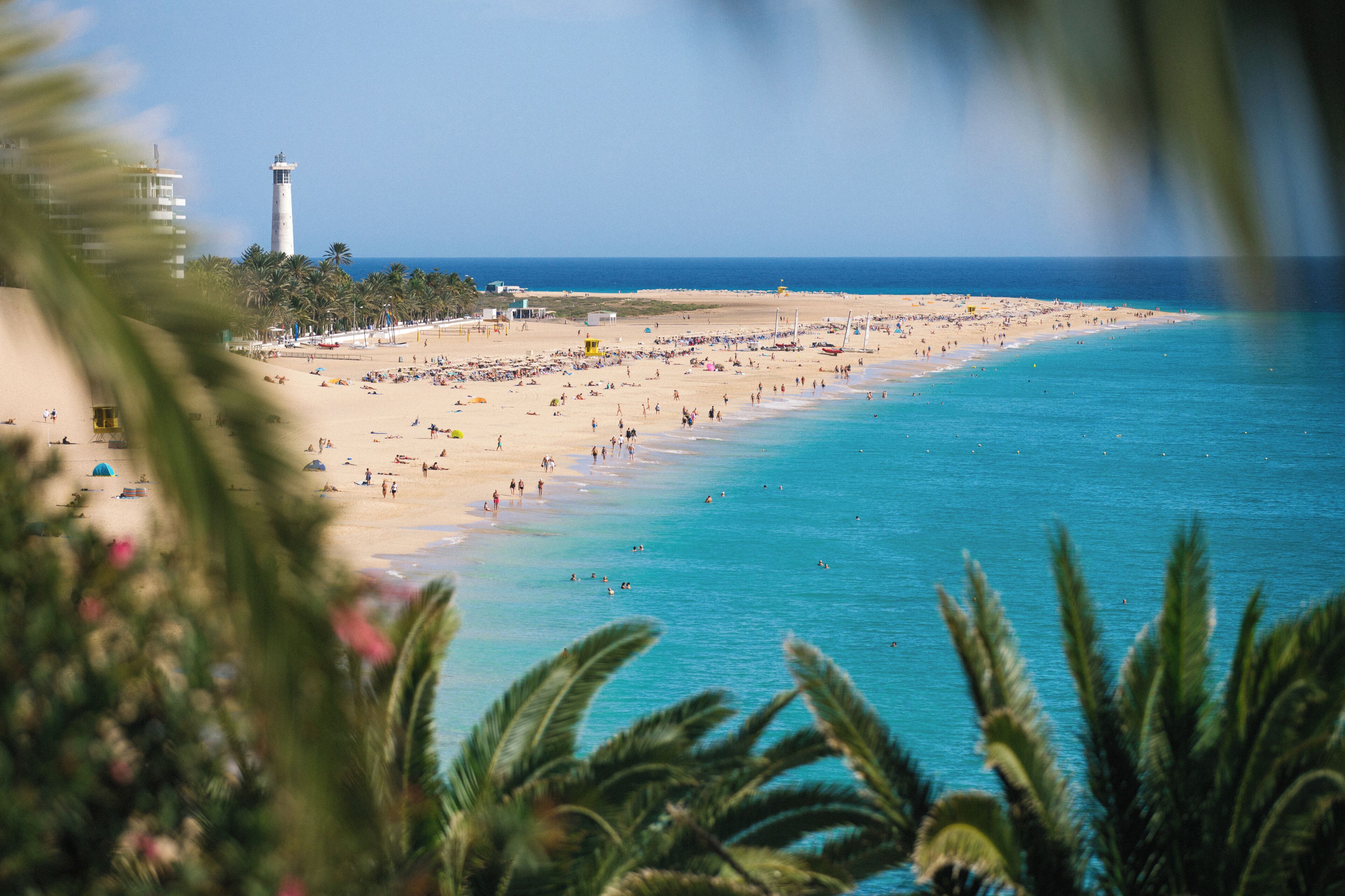 Beach nearby, sun loungers, beach towels