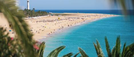 Beach nearby, sun loungers, beach towels