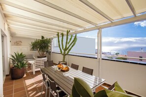 Outdoor dining - PENTHOUSE 120m2, 200m from the beach, panoramic sea and village view (Morro Jable)