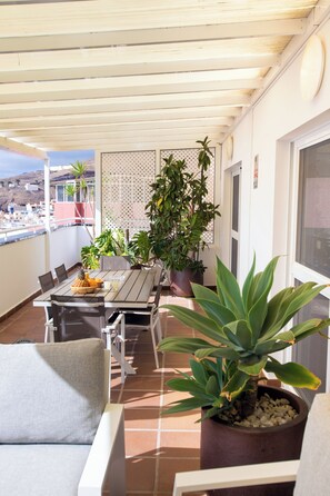 Outdoor dining - PENTHOUSE 120m2, 200m from the beach, panoramic sea and village view (Morro Jable)