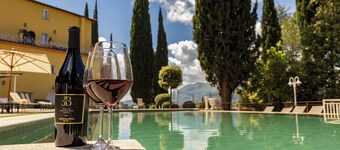 LUKSUS TUSCAN VILLA MED SVØMMEBASSENG OG PRIVAT KIRKE