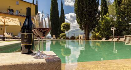 VILLA TOSCANE DE LUXE AVEC PISCINE ET ĂGLISE PRIVĂE