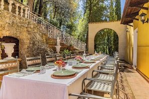 Outdoor dining - Experience the Magic of Tuscany in a Private Estate of Three Luxury Villas (chiusi)