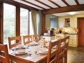 Dining - 4 bedroom accommodation in Soar, near Brecon (Soar, near Brecon)