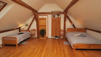 2 bedrooms, iron/ironing board, Internet