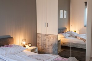 1 bedroom, in-room safe, iron/ironing board, free WiFi