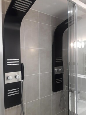 Bathtub, hair dryer