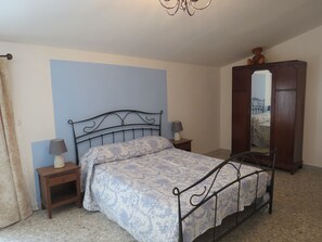 4 bedrooms, free WiFi, bed sheets