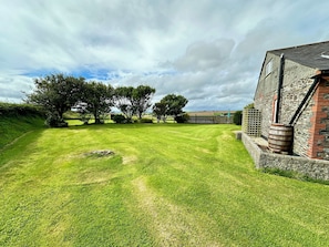 Property grounds - Two bedroom holiday cottage in a quiet rural location. (Lansallos)