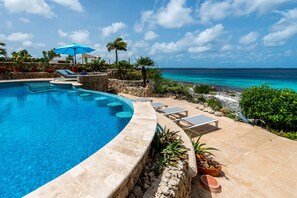 Pool - Sophisticated Oceanfront Villa, Beach Access (Kralendijk)