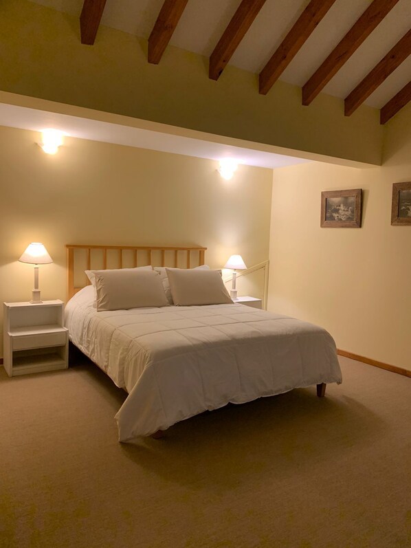 5 bedrooms, in-room safe, desk, iron/ironing board