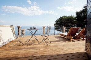 Terrace/patio - Amazing seafront setting-Infinity pool (Sumartin)