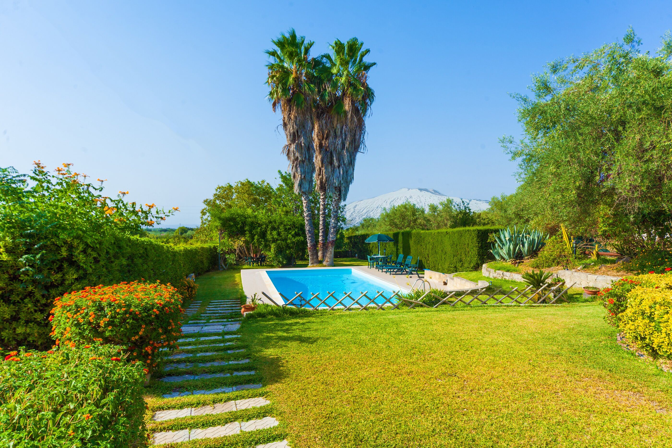 حمّام سباحة خارجي