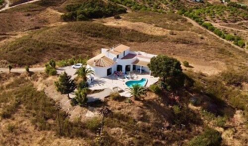  Spacious Family Villa. 3 beds/Private Pool. WiFi , air con ,Panoramic Views
