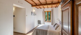 Yksityinen TUSCAN VILLA, jossa on / C ja uimaranta lämmitetty!  6 henkilöä