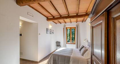 PRIVATE TUSCAN VILLA WITH HEATED SWIMMING POOL