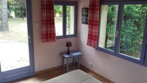 4 bedrooms, iron/ironing board, travel cot, free WiFi