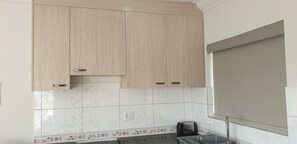 微波爐、焗爐、電熱水壺、多士爐