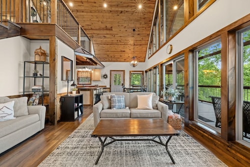 Mountain Crest Cabin-Relaxing Vacation in Jasper