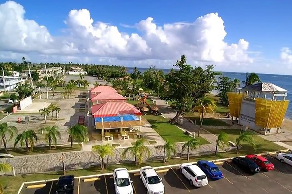 5 min walk to 'El Balecon de Patillas' beach side walk