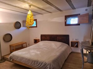 4 bedrooms, iron/ironing board, travel crib, WiFi - Peace and Pleasure in the Countryside (Saint-Laurent-D'olt)
