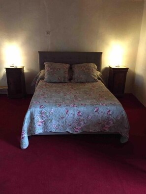 1 Schlafzimmer, Bügeleisen/Bügelbrett, Bettwäsche