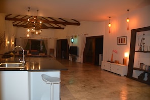 Fridge, microwave, oven, coffee/tea maker