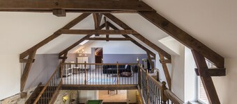 Amplia y bonita casa familiar. Una casa muy vieja, grande y hermosa.