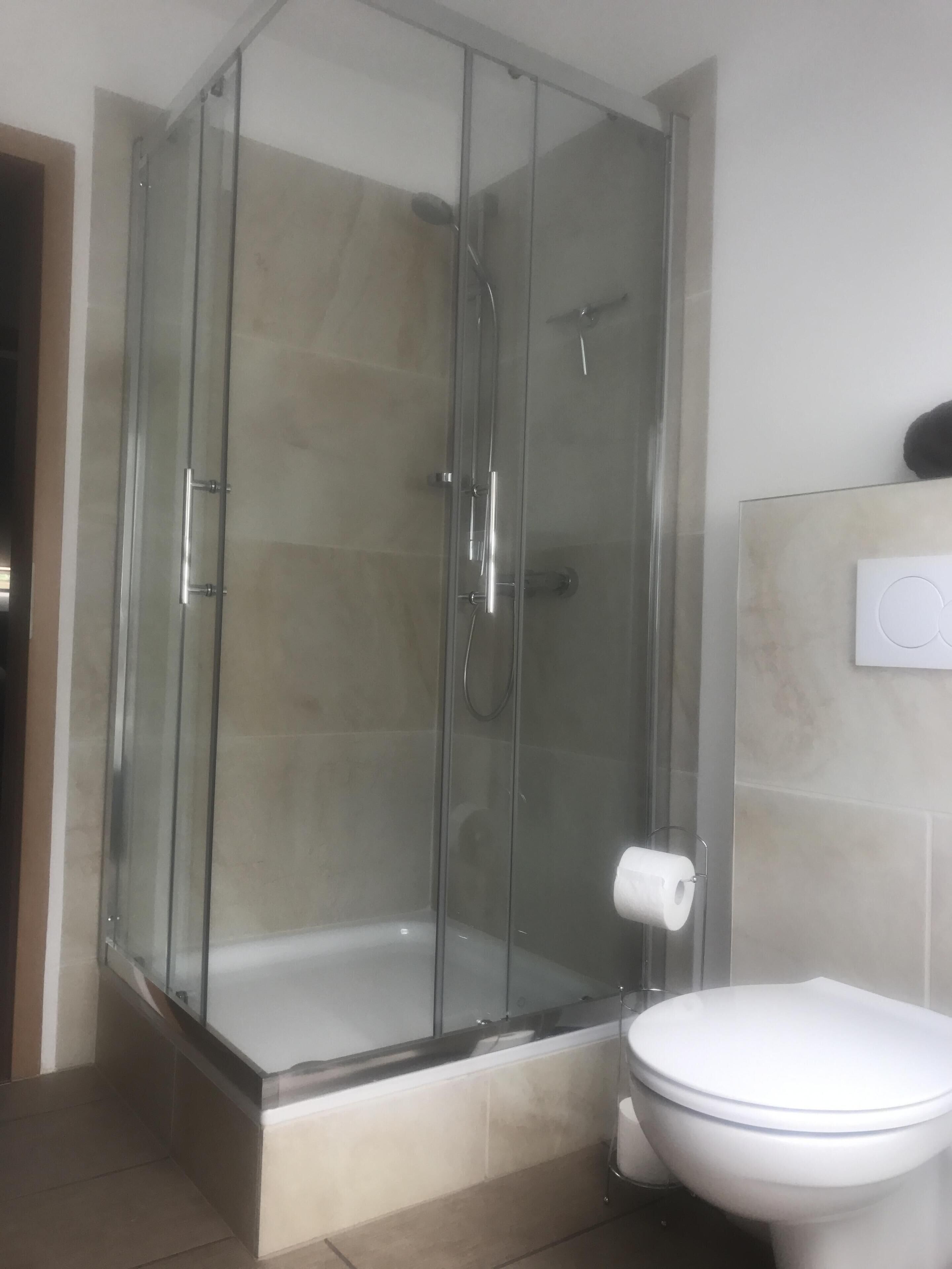 Hårtork och handdukar