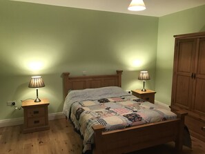 4 bedrooms, iron/ironing board, free WiFi, bed sheets