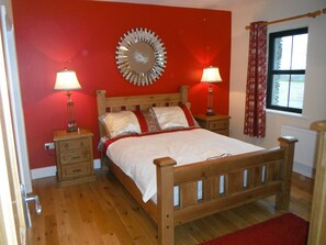 4 bedrooms, iron/ironing board, free WiFi, bed sheets