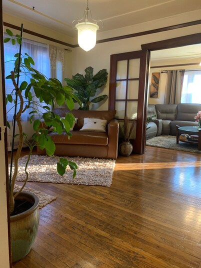 West Oakland Home Minutes from San Francisco - 3BR with Full Kitchen