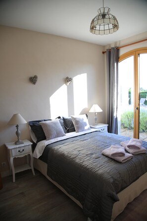 3 chambres, fer et planche à repasser, lit parapluie, Wi-Fi gratuit