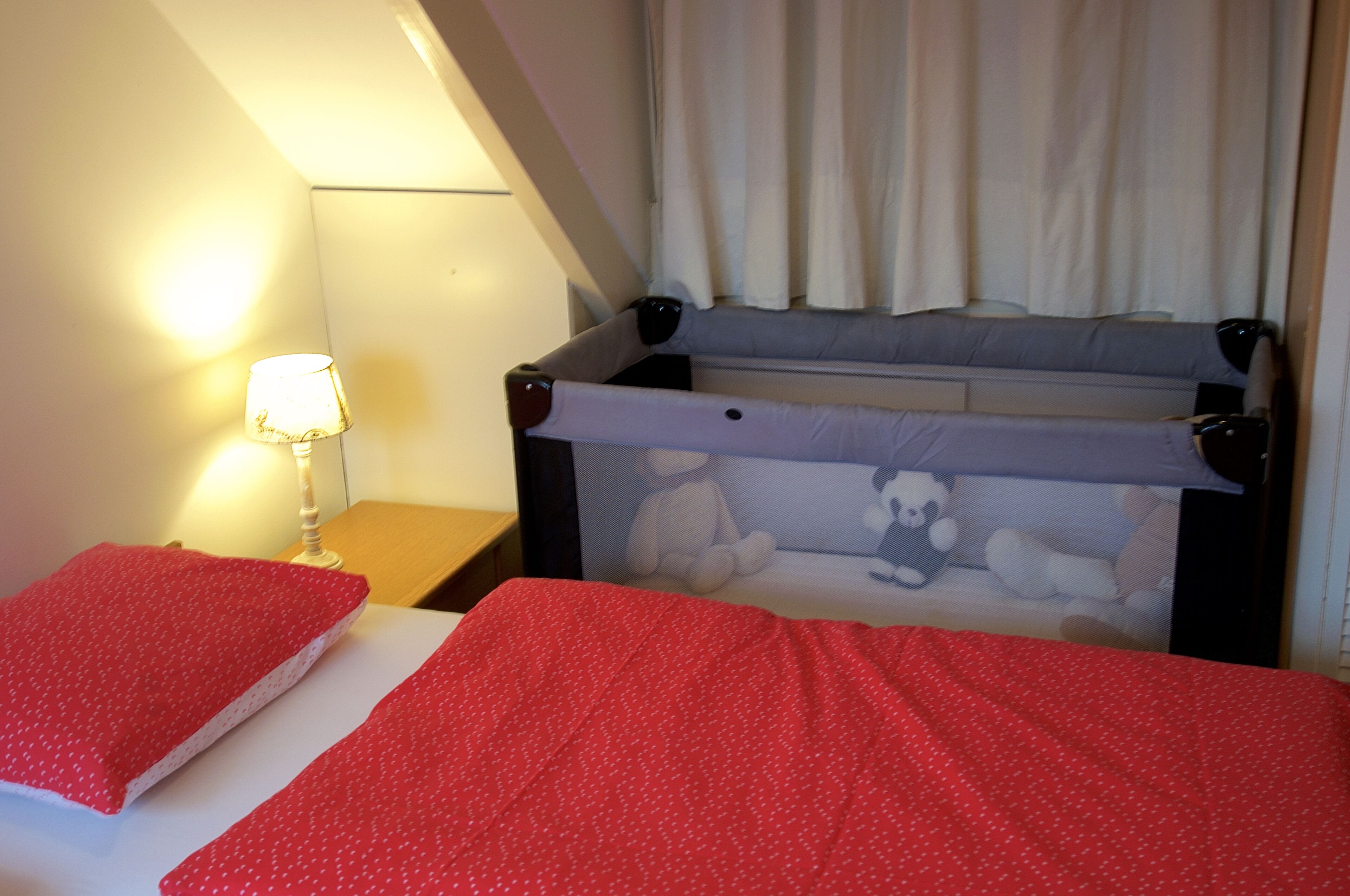 4 chambres, fer et planche à repasser, Wi-Fi gratuit, draps fournis