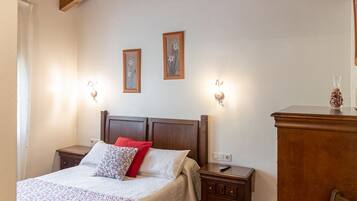 1 bedroom, iron/ironing board, travel cot, free WiFi