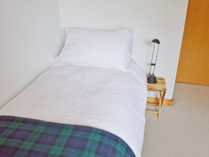 2 bedrooms, bed sheets - 2 bedroom accommodation in Laga, near Acharacle (Laga, near Acharacle)