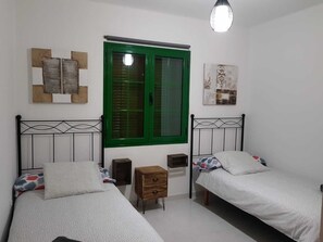 2 dormitoris, planxa i posts de planxar, wifi i roba de llit 