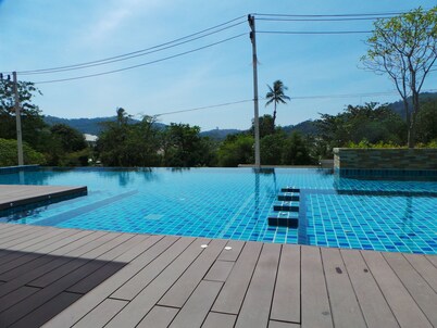 Modern Condo King Bed 5 star sleeping comfort Pool Gym WiFi Patong Area Phuket