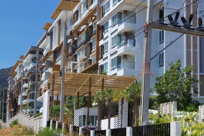 Modern Condo King Bed 5 star sleeping comfort Pool Gym WiFi Patong Area Phuket