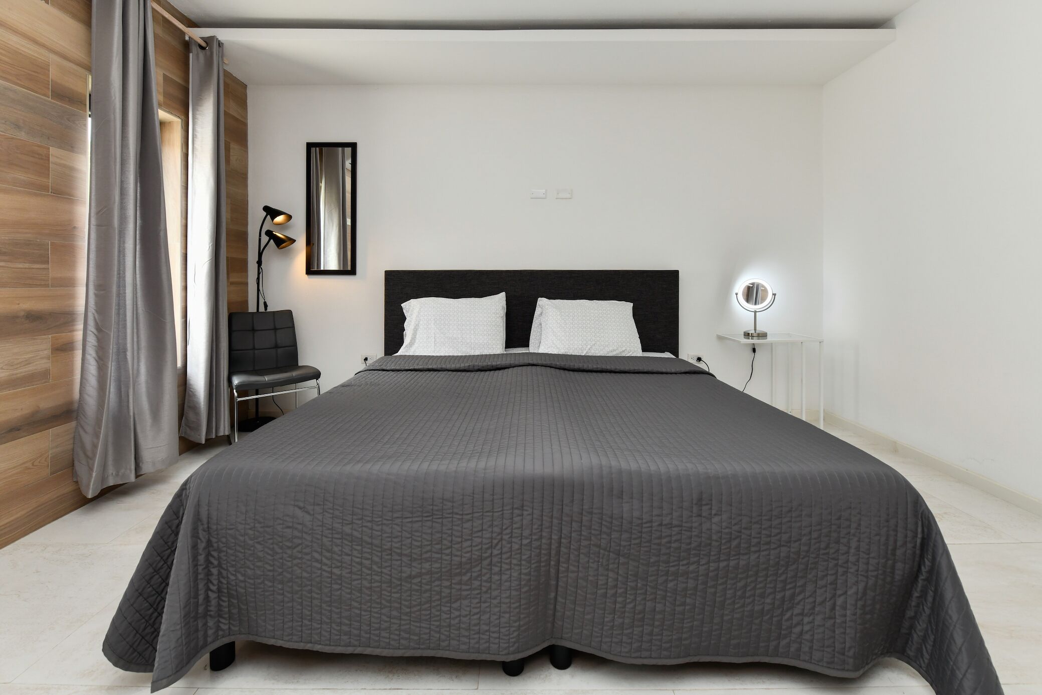 4 bedrooms, in-room safe, iron/ironing board, free WiFi