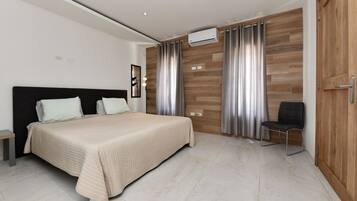 4 bedrooms, in-room safe, iron/ironing board, free WiFi