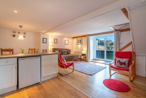 Fernseher, DVD-Player, Videothek, Stereoanlage