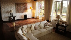 Smart-TV, Kamin, DVD-Player, Musikbibliothek