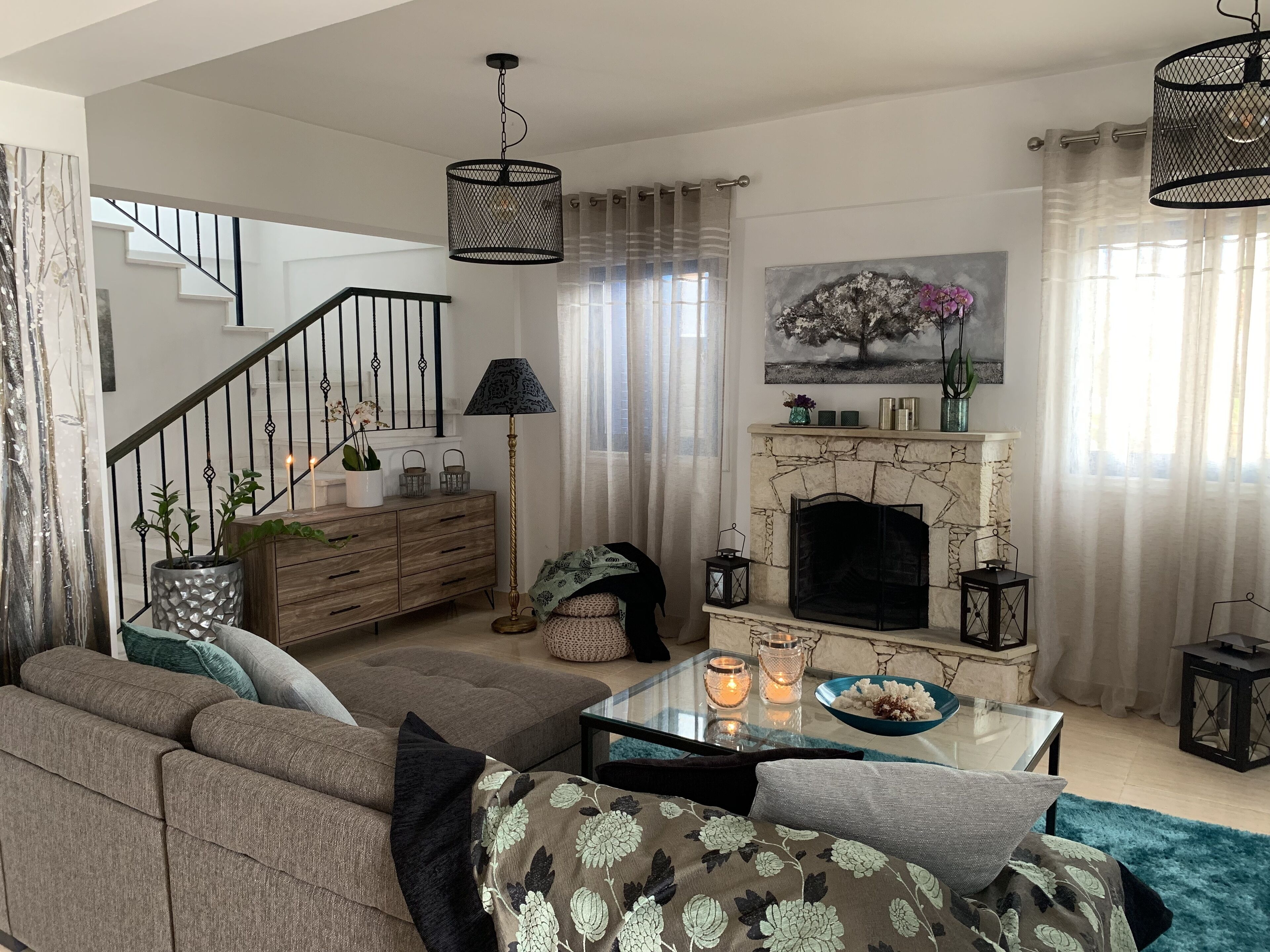 Smart TV, fireplace, books