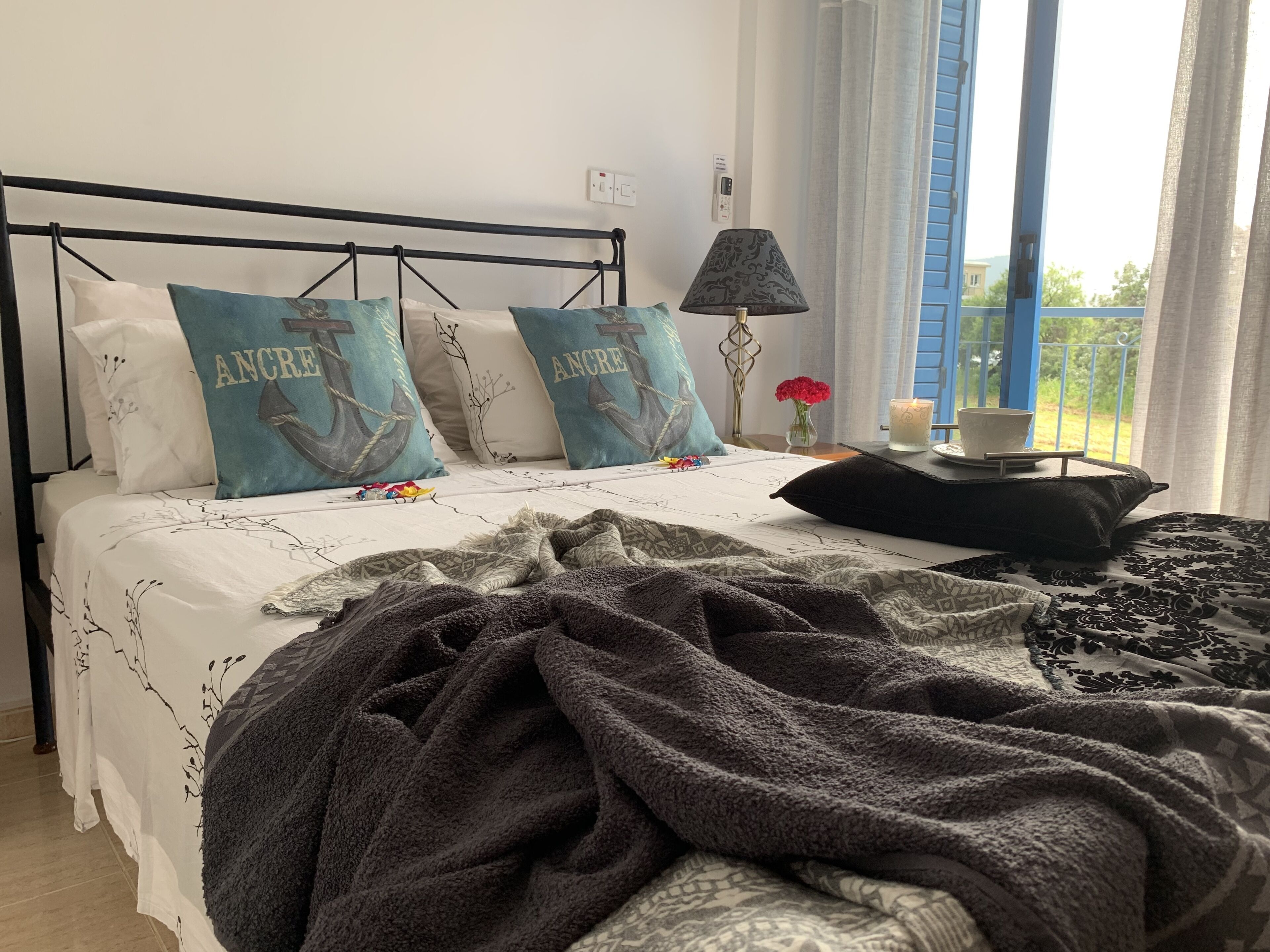3 bedrooms, in-room safe, iron/ironing board, travel cot