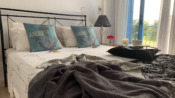 3 bedrooms, in-room safe, iron/ironing board, travel cot